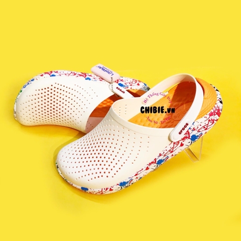 Giày Crocs LiteRide màu trắng đế sơn hoa văn đỏ xanh