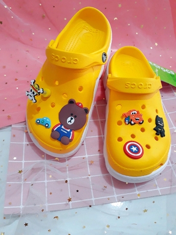 Dép cá sấu Crocs Duet Sport màu vàng đế trắng