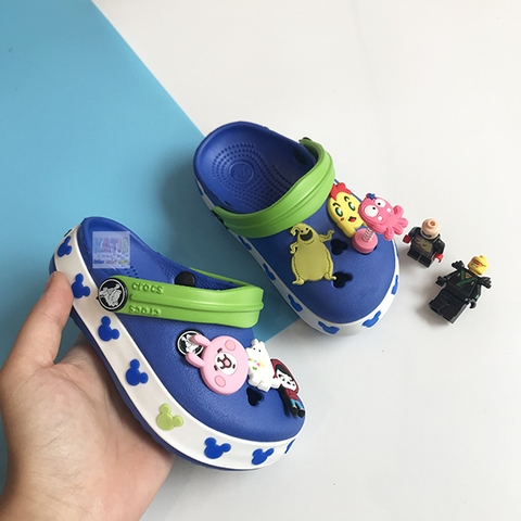 Dép cá sấu Crocs trẻ em chuột Mickey màu xanh dương