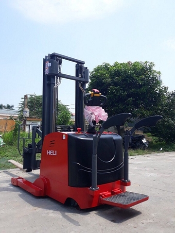 xe nâng càng cắt kéo heli