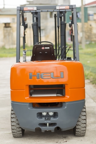 xe nâng dầu 3.5 tấn heli