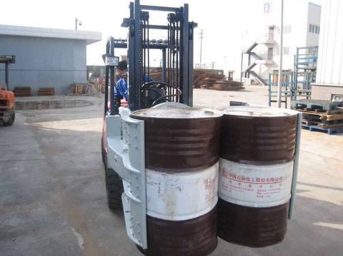 ĐỊA CHỈ CUNG CẤP XE NÂNG KẸP THÙNG PHUY UY TÍN