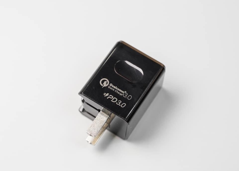 Củ sạc nhanh 20W PD MOMAX OnePlug UM16