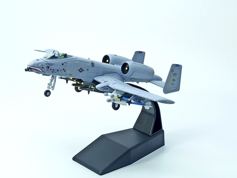 Mô hình máy bay A10 tỷ lệ 1/100