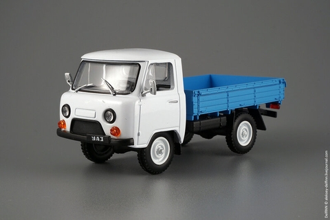 Mô hình xe Uaz 452D