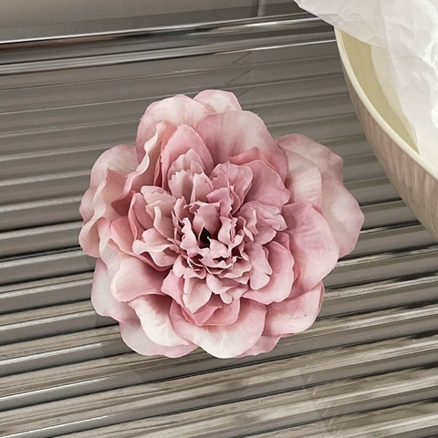 Hoa mẫu đơn cài đầu xinh xắn nữ tính