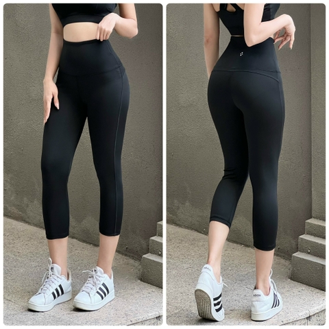 Quần lửng cạp cao màu đen