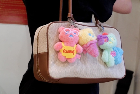 MÓC KHOÁ BÔNG: TỪ ART TOY ĐẾN XU HƯỚNG THỜI TRANG 2024