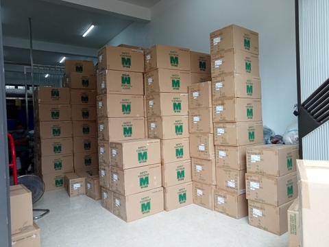 NEARLY 10,000 PAIRS OF MIDORI SAFETY SHOES ARRIVED VIETNAM AFTER STORMY DAYS