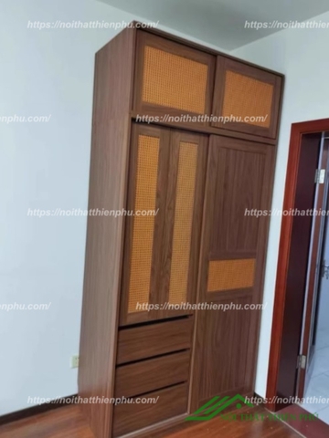 Tủ áo cửa lùa điểm cánh mây nổi bật - QA 96