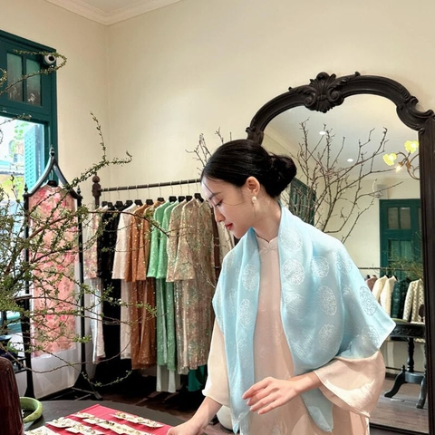 Cách Phối Khăn Choàng Áo Dài Đẹp - 3 Lưu Ý Quan Trọng