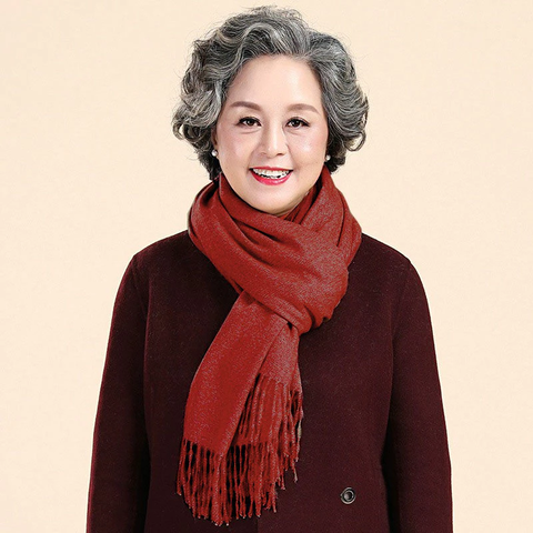 Cách Chọn Khăn Choàng Cổ Cho Người Già Phù Hợp