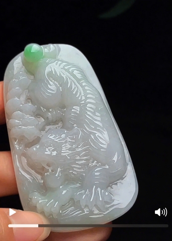 NT1443 Ngoạ hổ ngọc phỉ thuý tự nhiên (JADEITE A)