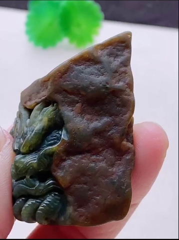 Mặt rồng nguyên thạch chạm ngọc phỉ thuý tự nhiên ( Jadeite A) NT1215