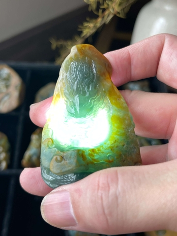 Mặt rồng nguyên thạch chạm ngọc phỉ thuý tự nhiên ( Jadeite A) NT1216