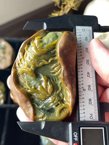 Mặt rồng nguyên thạch chạm ngọc phỉ thuý tự nhiên ( Jadeite A) NT1217