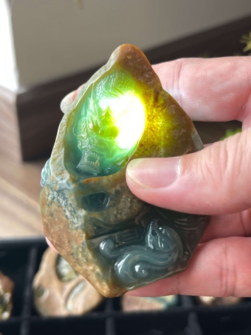 Mặt rồng nguyên thạch chạm ngọc phỉ thuý tự nhiên ( Jadeite A) NT1220