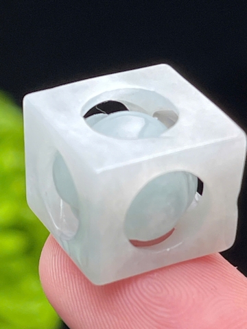 NT1288 Chuyển vận hút lộc chạm lộng ngọc phỉ thuý tự nhiên(Jadeite A)