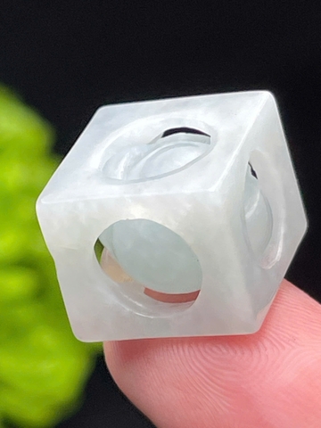 NT1288 Chuyển vận hút lộc chạm lộng ngọc phỉ thuý tự nhiên(Jadeite A)