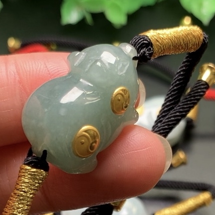 VÒNG CHARM LỢN ĐÔNG HỒ NGỌC PHỈ THÚY HP nt0165