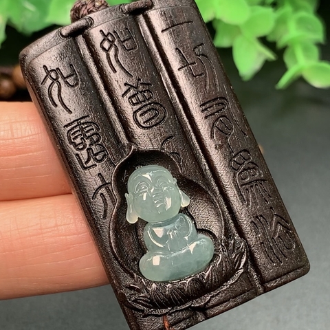 MẶT PHẬT NGỌC PHỈ THÚY CHẠM GỖ HP nt0208