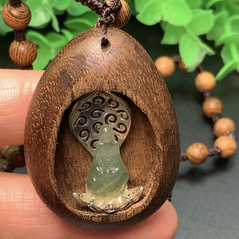 MẶT PHẬT NGỌC PHỈ THÚY CHẠM GỖ TRÒN HP nt0207