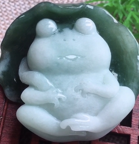 ẾCH NGỒI LÁ SEN - Ngọc Phỉ Thuý -nt433