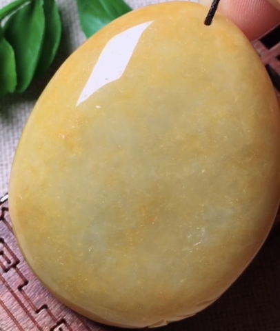 Phật màu hoàng tông Ngọc Phỉ Thuý tự nhiên Jadeite loại A -NT852