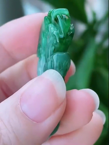 NT1306 Củ cải ngọc phỉ thuý tự nhiên ( Jadeite A)