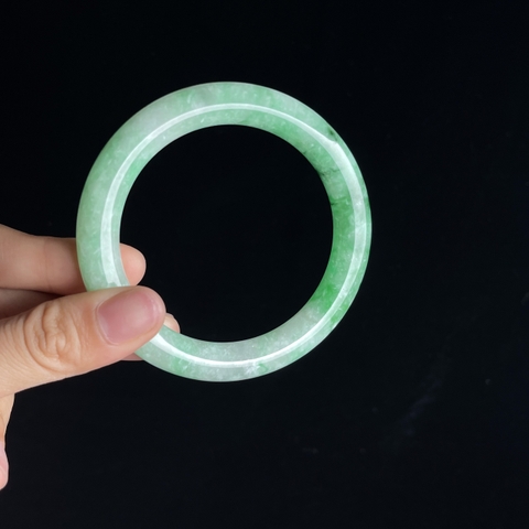 Vòng tay ni57 bình an màu lục tươi  Ngọc Phỉ Thuý tự nhiên Jadeite loại A -NT876