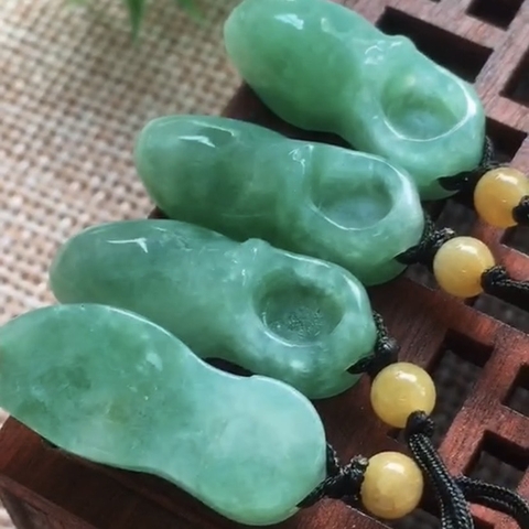 KHUYÊN TAI GIÀY NGỌC XANH Ngọc phỉ thúy tự nhiên Jadeite A - NT570