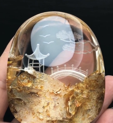 Đá phong thủy Thạch Anh Ưu Linh tự nhiên chạm âm phong cảnh -ul17