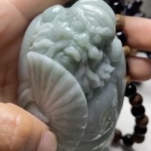 Ngọc bội phong thuỷ chung quỳ trừ tà Ngọc phỉ thuý Tự nhiên Jadeite loại A -NT695