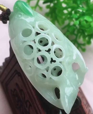 Mặt dây chạm lộng cá chép phong thủy Ngọc phỉ thúy tự nhiên Jadeite A -NT687
