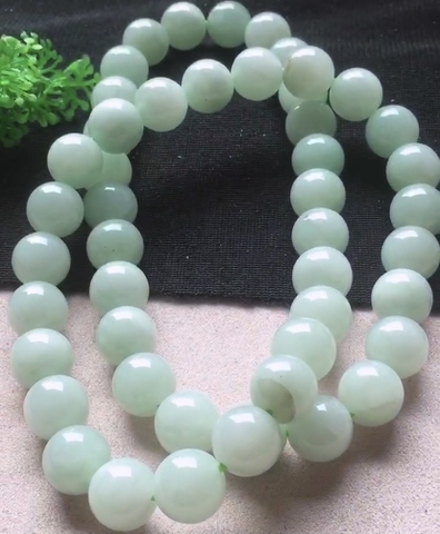 Chuỗi hạt xanh lục nhạt Ngọc phỉ thuý Tự nhiên Jadeite loại A 13.6mm -NT759