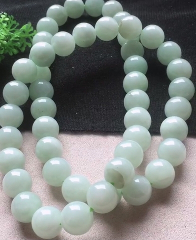 Chuỗi hạt xanh lục nhạt Ngọc phỉ thuý Tự nhiên Jadeite loại A 13.6mm -NT759