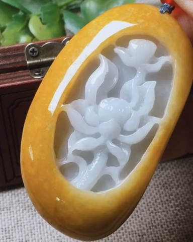 Mặt dây Hoa sen hoàng tông Ngọc phỉ thuý Tự nhiên Jadeite loại A -NT743