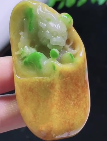 Mặt dây hoàng long (rồng) hoàng tông Ngọc Phỉ Thuý tự nhiên Jadeite loại A -NT782