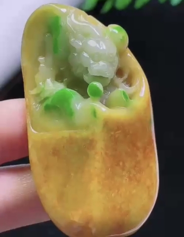 Mặt dây hoàng long (rồng) hoàng tông Ngọc Phỉ Thuý tự nhiên Jadeite loại A -NT782