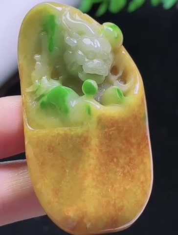 Mặt dây hoàng long (rồng) hoàng tông Ngọc Phỉ Thuý tự nhiên Jadeite loại A -NT782