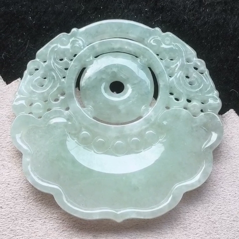 Mặt dây phong thủy chạm lộng Ngọc phỉ thúy tự nhiên Jadeite loại A -NT810