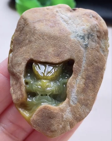 Mặt ngoạ hổ tàng long (rồng nguyên thạch) Ngọc phỉ thuý tự nhiên Jadeite loại A -NT1049