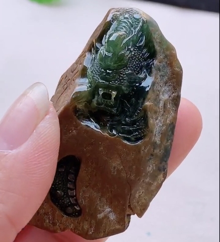 Rồng xanh chạm nguyên thạch Ngọc phỉ thuý tự nhiên Jadeite loại A -NT1080