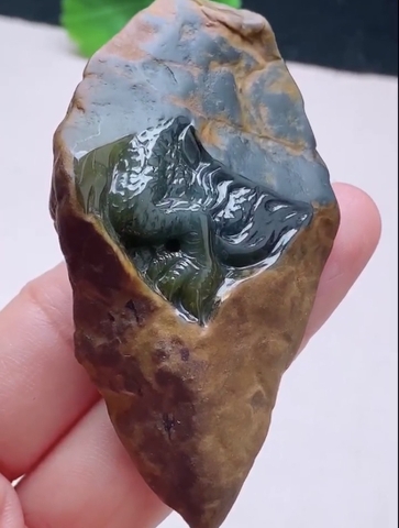 Rồng hai màu nguyên thạch Ngọc phỉ thuý tự nhiên Jadeite loại A -NT1083