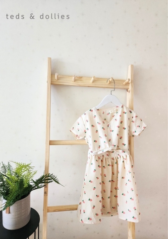 Ted & Dollies Váy crotop họa tiết dâu - TDS2306