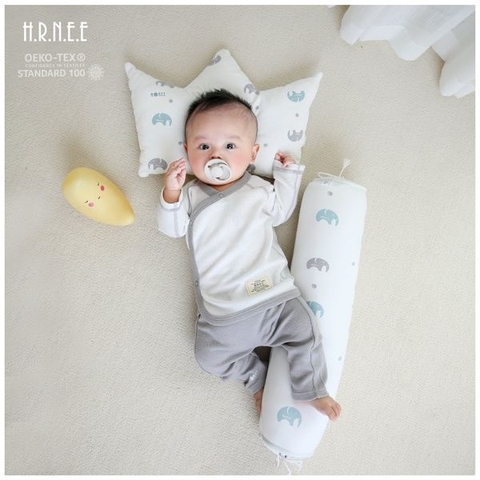 Gối vương miện họa tiết