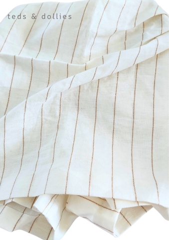 Ted & Dollies Quần váy kẻ trắng - TDS2302