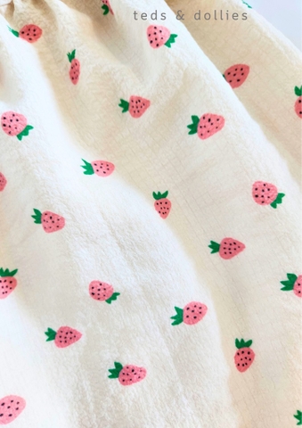 Ted & Dollies Váy crotop họa tiết dâu - TDS2306