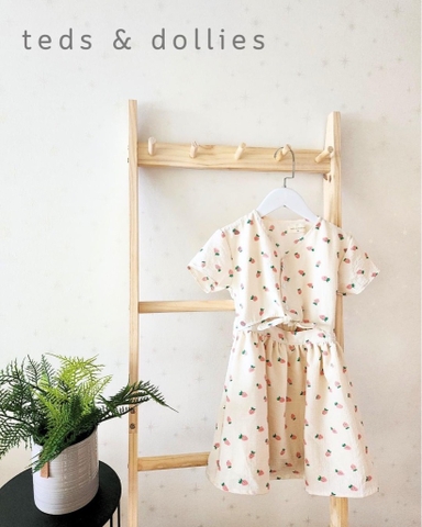 Ted & Dollies Váy crotop họa tiết dâu - TDS2306