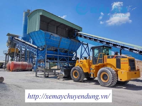 MÁY XÚC LẬT 3M3